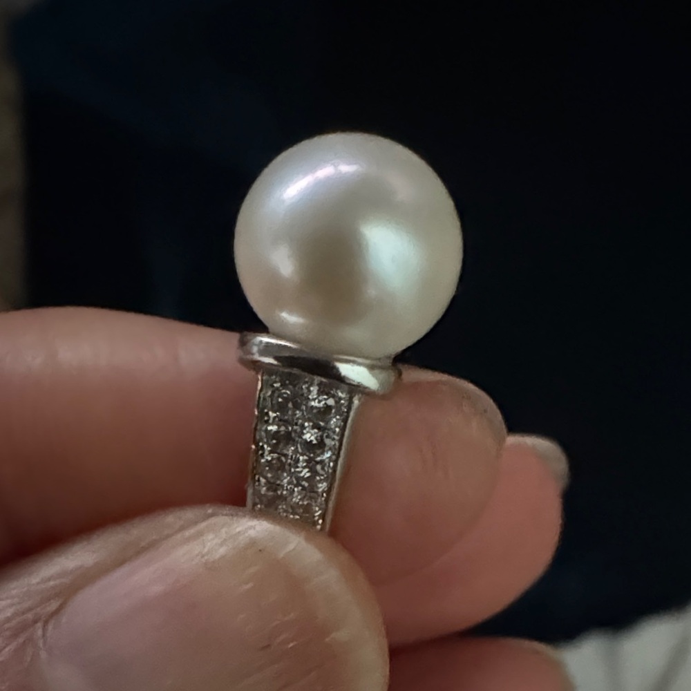 Elegant Sterling Silver Pearl Ring